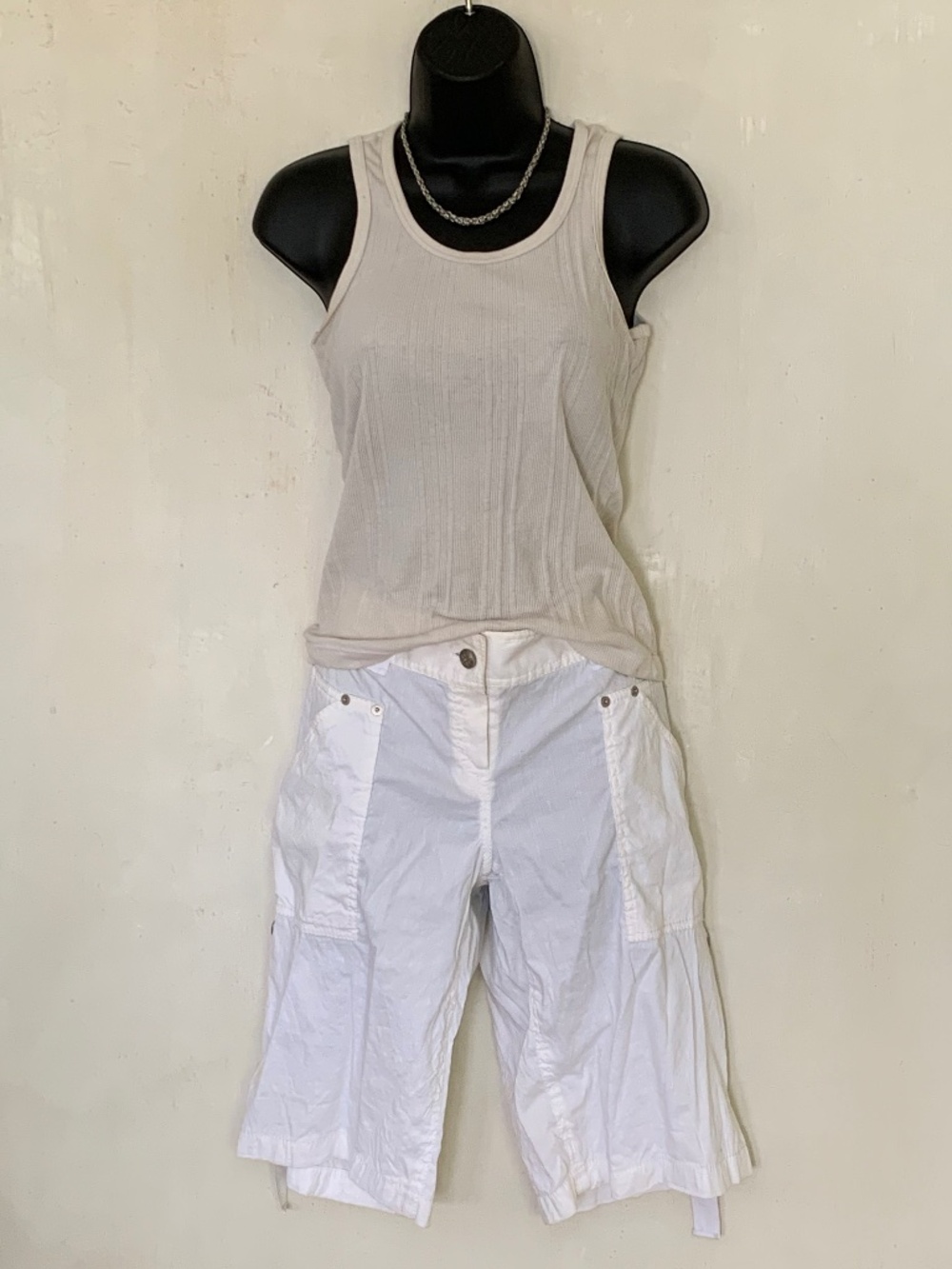 Elie Tahari linen viscose adjustable shorts